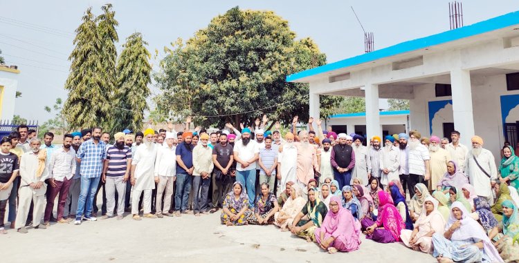ਪੰਜਾਬ: ਅਨੰਦਪੁਰ ਸਾਹਿਬ ਕਤਲ ਮਸਲੇ ਵਿੱਚ ਦੋਸ਼ੀ ਨੌਜਵਾਨ ਦੇ ਹੱਕ ਵਿੱਚ ਆਏ ਪਿੰਡ ਵਾਲੇ, ਦੇਖੋ ਵੀਡਿਓ 