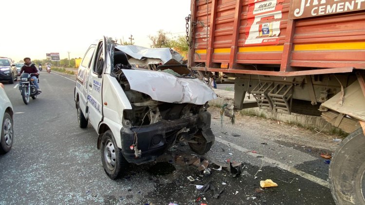 जालंधरः दर्दनाक सड़क हादसे में HP Orthocare Hospital की एंबुलेंस के उड़े परखच्चे, देखें वीडियो
