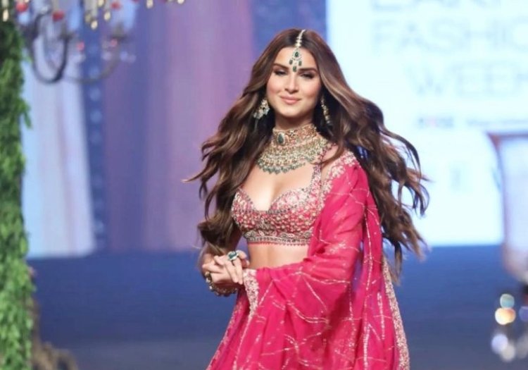 Lakme Fashion Week 2023: अन्नू पाटिल के ब्राइडल कलेक्शन की शो स्टॉपर बनी Tara Sutaria, देखें दिलकश कैटवॉक