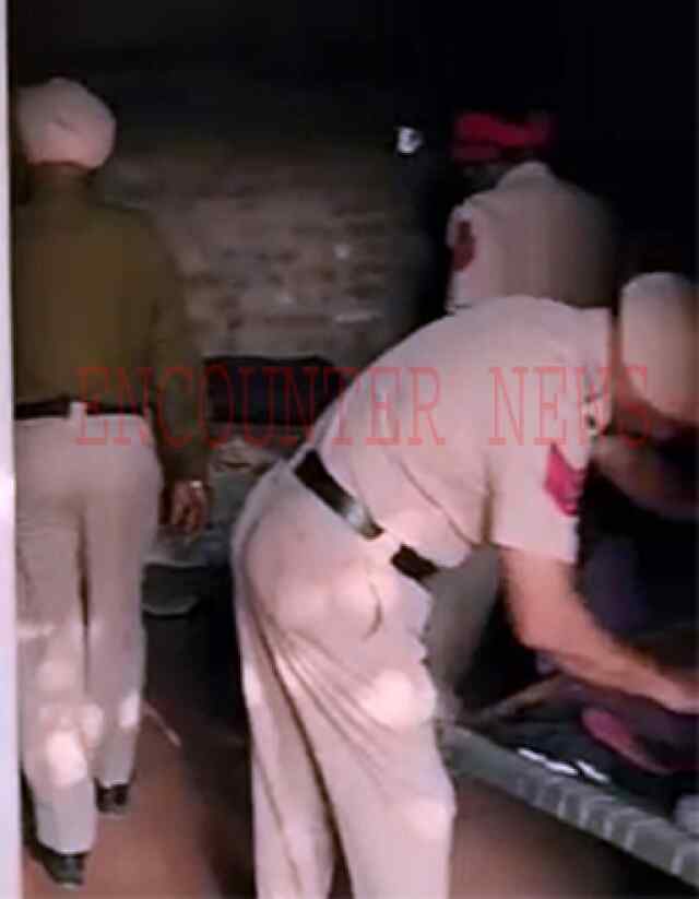 पंजाबः गैंगस्टरो सहित कई शकी लोगों के घरों में पुलिस की रेड, देखें वीडियो
