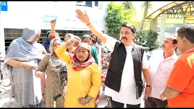 जालंधरः सीवरेज का गंदा पानी जमा होने के कारण लोग परेशान, देखें वीडियो