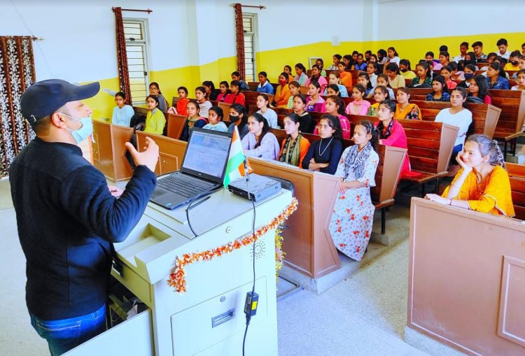 अटल बिहारी बाजपेई महाविद्यालय में स्पेशल लेक्चर का आयोजन