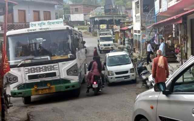 तलमेहड़ा बाजार में जाम से निजात दिलाने की मांग 