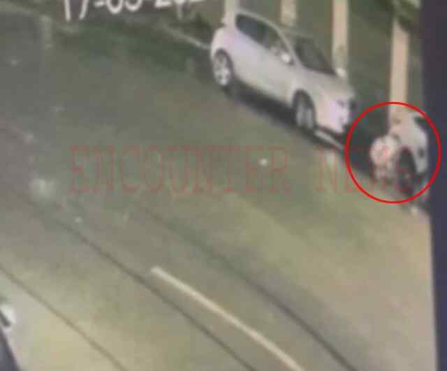 पंजाबः घर के बाहर खड़ी गाड़ी के टायर चुराकर लुटेरे हुए फरार, देखें CCTV