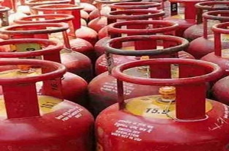 कांग्रेस का ऐलानः 500 रुपए में मिलेगा रसोई गैस सिलेंडर