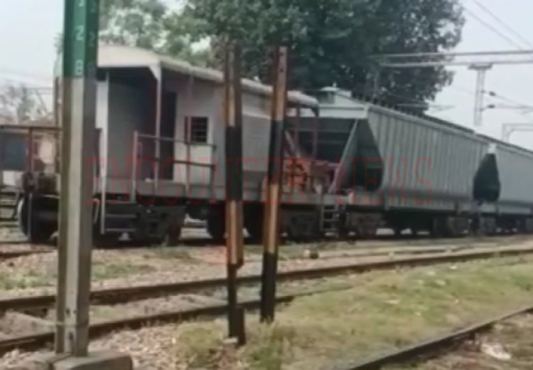 कैंट रेलवे स्टेशन पर मालगाड़ी के 3 डिब्बे पटरी से उतरे 