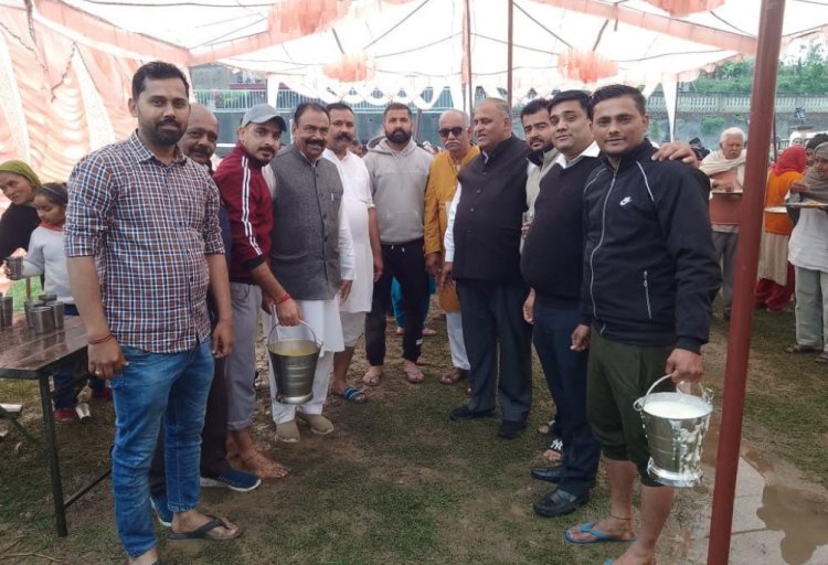पंजाबर में मनकोटिया परिवार का पितर चौथ पर भंडारा