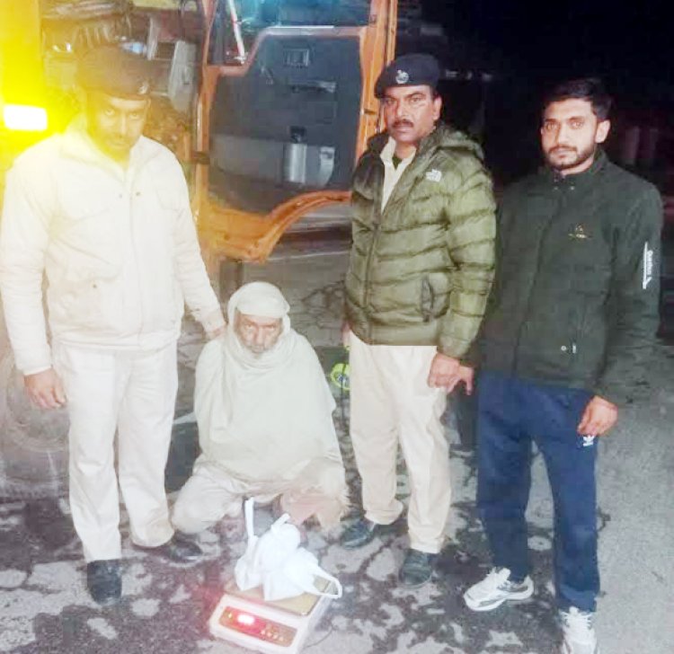 1.220 किग्रा भूक्की सहित ट्रक चालक पकड़ा 