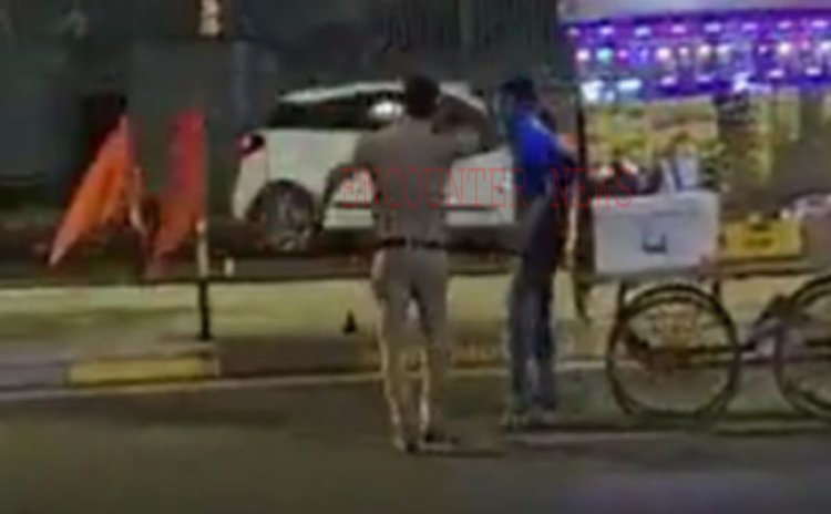 दरोगा ने सड़क पर जा रहे ठेलेवाले को जड़े थप्पड़, वीडियो वायरल