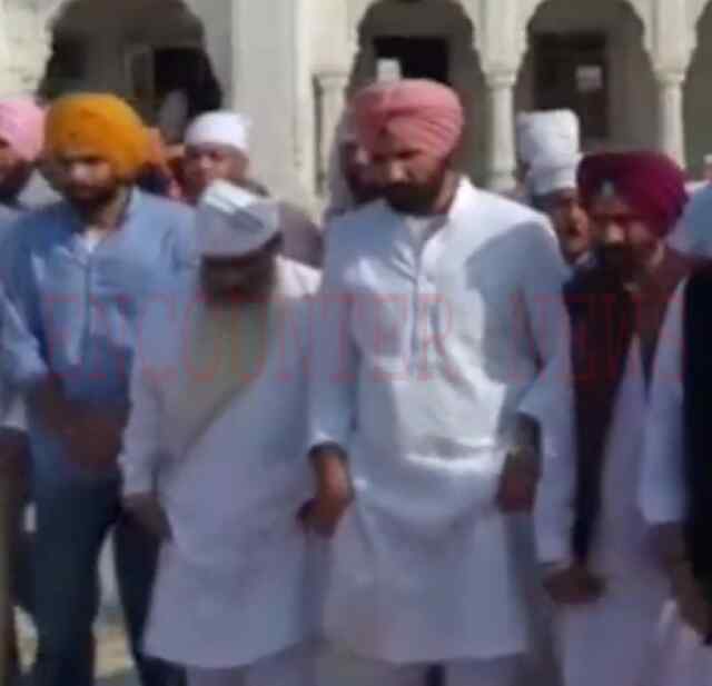 पंजाबः जेल से रिहा होने के बाद गुरुद्वारा साहिब पहुंचे भारत भूषण आशू, देखें वीडियो