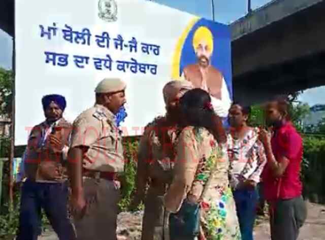 जालंधरः एक बार फिर पुलिस और महंतों में हुई झड़प, देखे वीडियो
