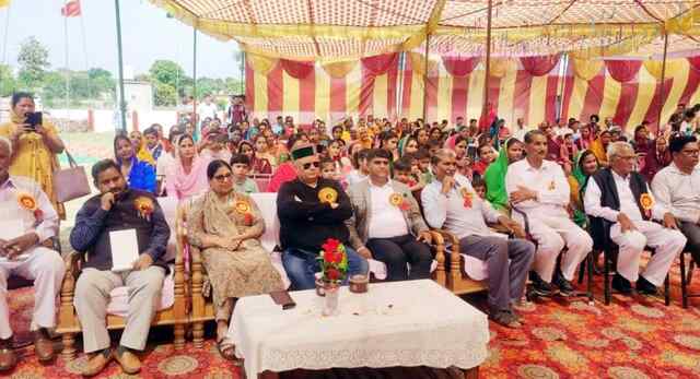 राजकीय प्राथमिक पाठशाला खड्ड में वार्षिक पारितोषिक वितरण समारोह का आयोजन