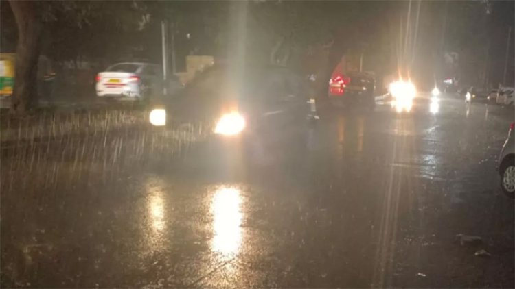 कई इलाकों में हल्की बारिश से बदला मौसम का मिजाज, देखें वीडियो