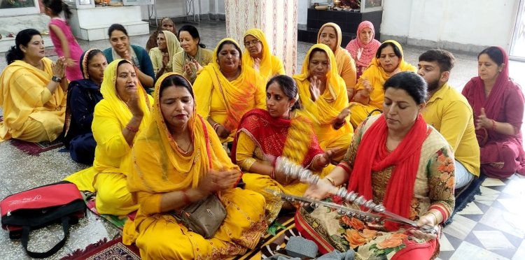 राम नवमी: पुलिस लाइन झलेड़ा में पुलिस द्वारा भंडारे का आयोजन