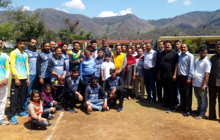लठियानी में क्रिकेट प्रतियोगता शुरू,16 टीमें ले रही भाग, विधायक भुट्टो ने की शिरकत