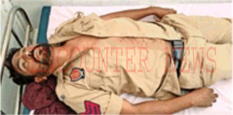 जालंधर : नाके पर पुलिसकर्मी से युवक ने की हाथापाई