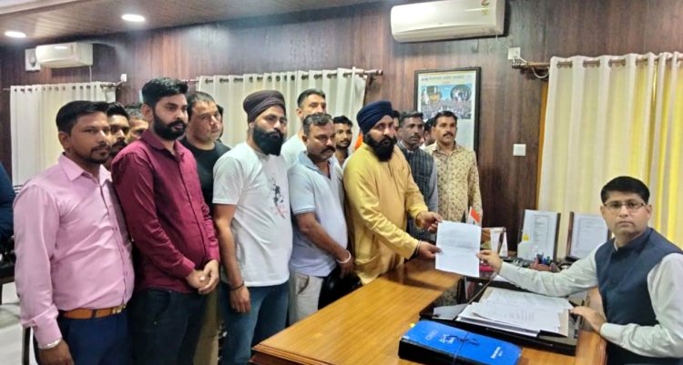 जल रक्षकों ने डीसी के माध्यम से मुख्यमंत्री को दिया ज्ञापन