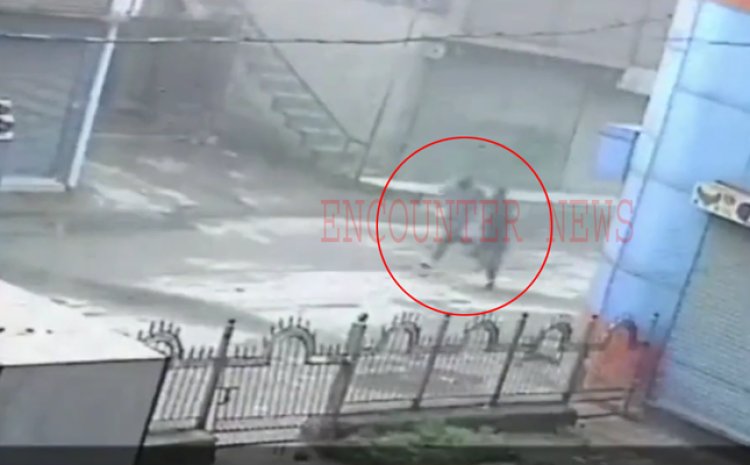 पुलिस की गिरफ्त से 2 आतंकी हुए फरार, देखें CCTV