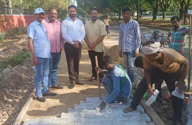 चंडीगढ़ः गवर्नमेंट कॉलेज फ़ॉर गर्ल्स सेक्टर 42 के साथ वाकिंग ट्रैक बनना शुरू