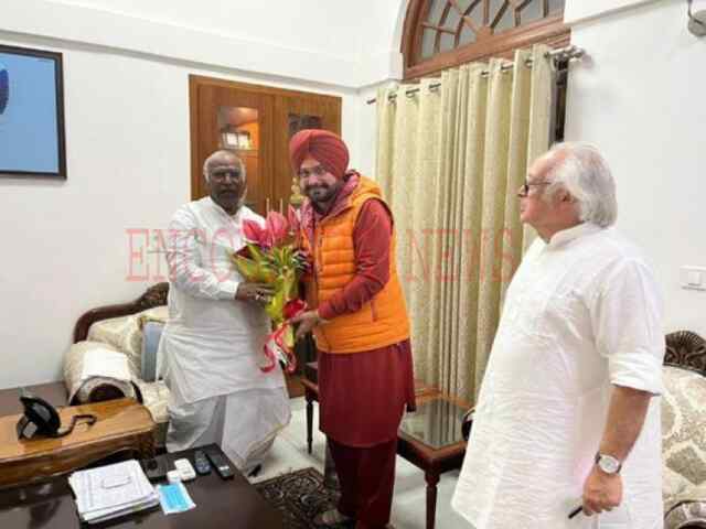 मल्लिकार्जुन खड़गे और जयराम रमेश से मिले नवजोत सिद्धू