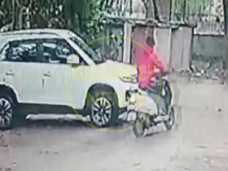 पंजाबः लुटेरा SBI बैंक के बाहर से अधिकारी की एक्टिवा लेकर हुआ फरार, देखें CCTV फुटेज