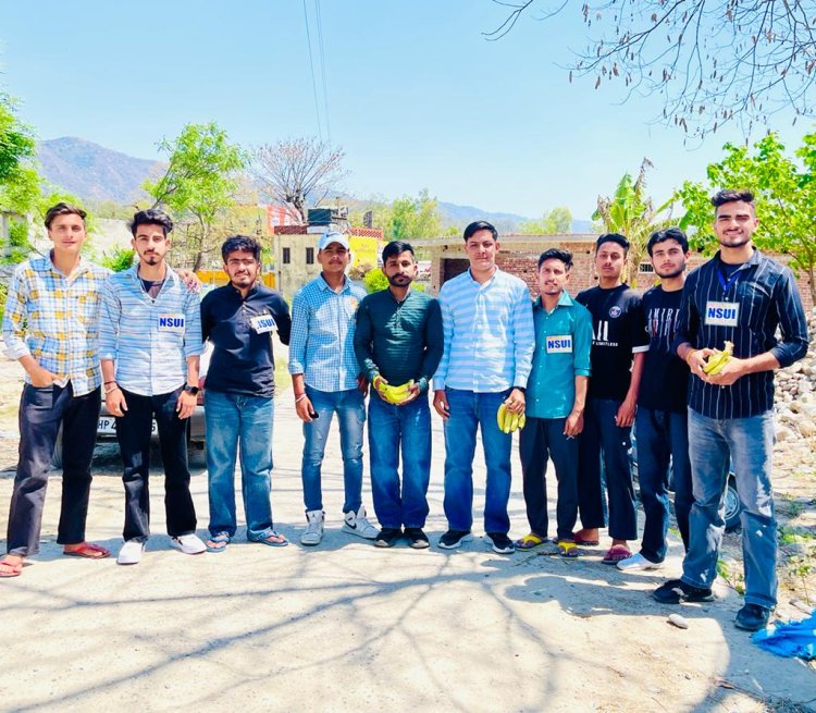 एनएसयूआई इकाई बंगाणा ने स्थापना दिवस प्रवासी बच्चों संग मनाया