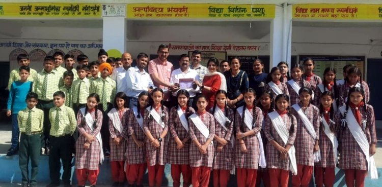 अच्छी पहल:अति निर्धन व अनाथ बच्चों की पढ़ाई में रुकावट न आए तो बना दी स्टूडेंट वेलफेयर कमेटी