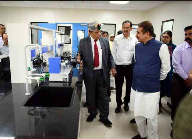 स्वास्थ्य मंत्री धनीराम शांडिल्य ने किया प्रथम द्वारा प्रशिक्षण प्रयोगशाला का निरीक्षण