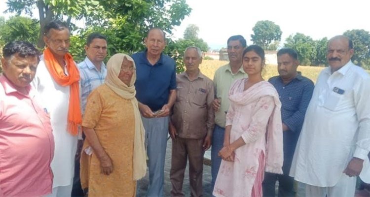 पैंशन से कर रहे कर्नल पीड़ित मानवता की सेवा