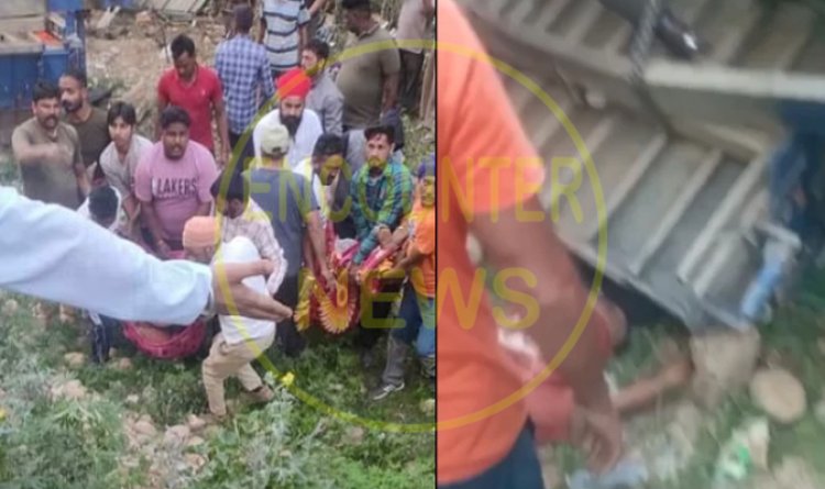 होशियापुर में बड़ा दर्दनाक हादसाः 100 फुट गहरी खाई में गिरी श्रद्धालुओं की ट्रैक्टर ट्रॉली, 3 की मौत सहित कई घायल, देखें वीडियो