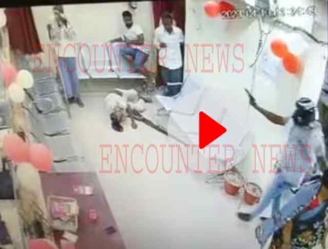 Punjab National Bank में चली गोलियां, 12 लाख रुपये लूटकर बदमाश फरार, देखें CCTV