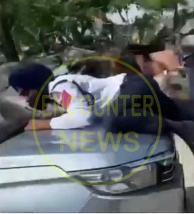 पंजाबः ट्रैफिक पुलिस कर्मी को 1 किमी तक बोनट पर घसीटता रहा कार चालक, देखें वीडियो