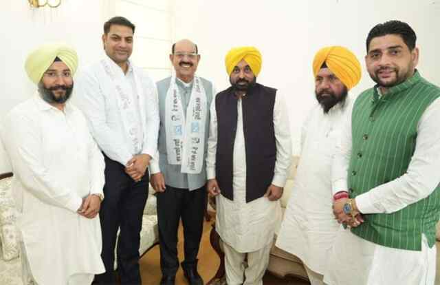 जालंधरः सीएम मान के साथ केजरीवाल से मुलाकात करने पहुंचे मोहिंदर भगत! जल्द खोल सकते है भाजपा की पोल