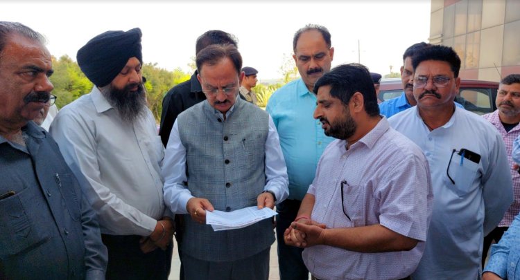 उद्योग मंत्री ने जिला ऊना के औद्योगिक संघ के पदाधिकारियों के साथ की बैठक