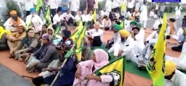पंजाबः संयुक्त किसान मोर्चा की ओर से पठानकोट अमृतसर नेशनल हाईवे किया जाम, देखें वीडियो