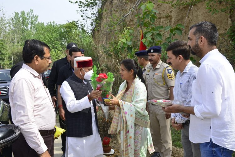 राज्यपाल ने किया कोटला खुर्द में बने कुष्ठ आश्रम का दौरा’