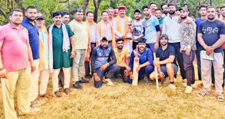 छपरोह कलां क्रिकेट प्रतियोगता में फ्रैंड्स इलेवन बनी विजेता