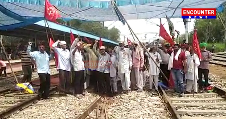पंजाबः संयुक्त किसान मोर्चा की ओर से रेलवे मार्ग किया जाम, देखें वीडियो