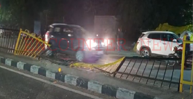 ट्रैक्टर और कार के बीच भयानक टक्कर, 4 की मौत