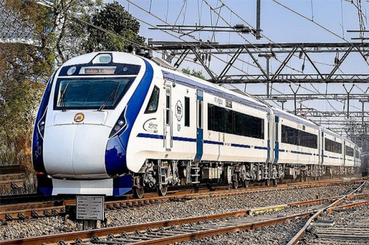 वंदे भारत एक्सप्रेस फिर हुई हादसे का शिकार, बैल और व्यक्ति की मौत