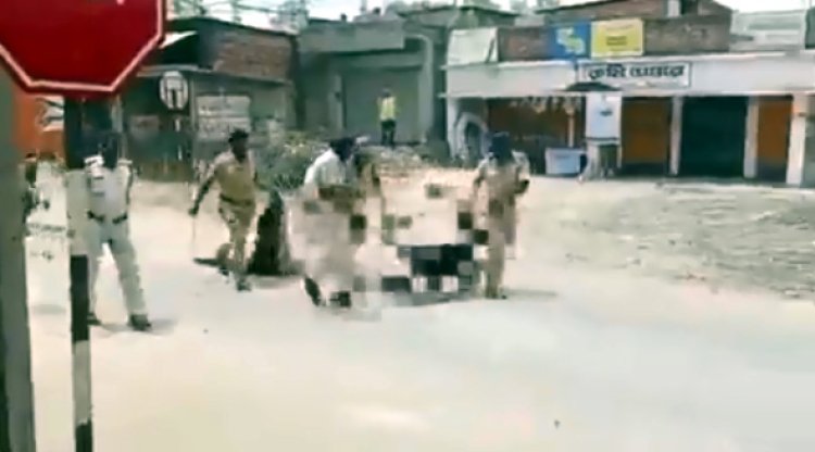 लड़की का शव पुलिस ने सड़क पर घसीटा, देखें वीडियो