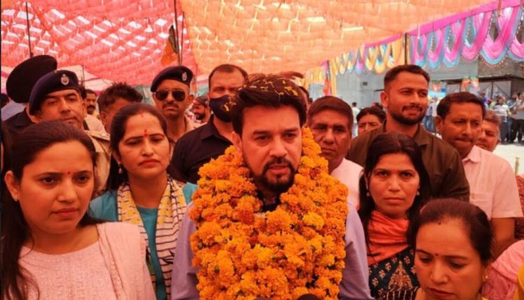 अनुराग ठाकुर ने साधा कांग्रेस पर निशाना, एक दिवसीय प्रवास पर पहुंचे मैडी