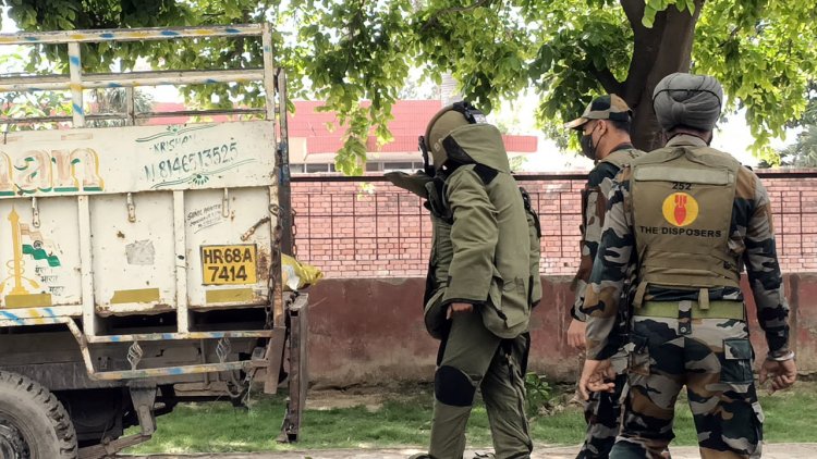 पंचकुलाः सेक्टर 16 के पास पार्क में मिला बम्ब शैल, देखें वीडियो