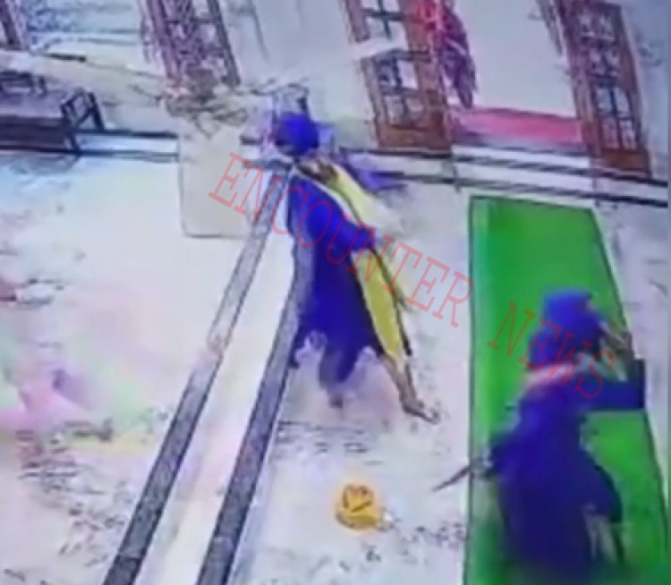 कपूरथलाः गुरुद्वारा साहिब में दो पक्षों में चली तलवारें, देखें CCTV