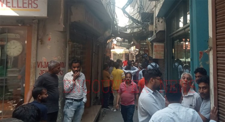जालंधरः सराफा बाजार में व्यक्ति ने जज प्रधान को लगाई आग, हालत गंभीर