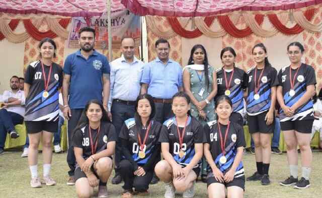 स्वर्ण पदक वास्तव में सोने से नहीं बने हैं। वे पसीने, दृढ़ संकल्प, और एक कठिन-से-ढूंढने वाले मिश्र धातु से बने होते हैं जिसे हिम्मत कहा जाता है”- डैन गेबल