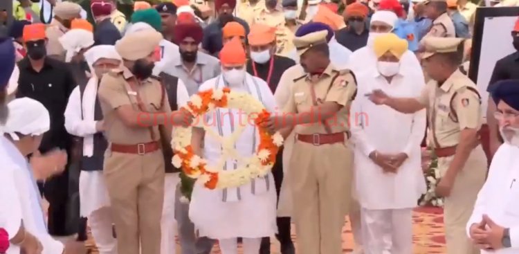 पंजाबः प्रकाश सिंह बादल के अंतिम दर्शन करने पहुंचे पीएम नरेंद्र मोदी, देखें Live