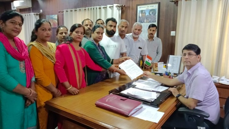 आशा वर्कर व भारतीय मजदूर संघ ऊना इकाई ने डीसी के माध्यम से प्रधानमंत्री को भेजा ज्ञापन