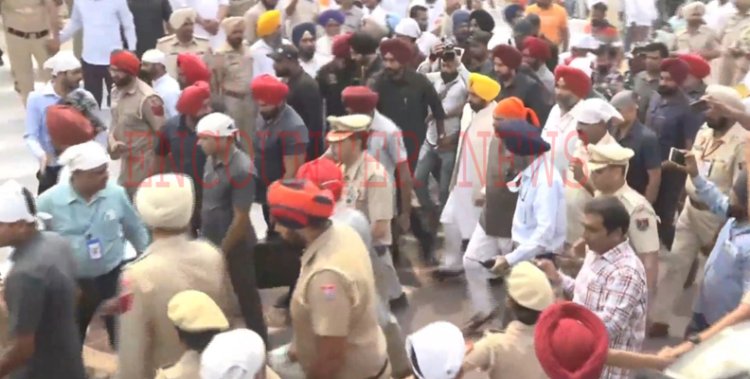 पंजाबः प्रकाश सिंह बादल के अंतिम दर्शन करने पहुंचे सीएम भगवंत मान, देखें Live