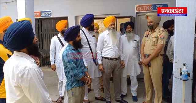 ਪੰਜਾਬ – ਗੁਰਦਾਸਪੁਰ ਵਿੱਚ ਹੋਈ ਗੁਟਕਾ ਸਾਹਿਬ ਜੀ ਦੀ ਬੇਅਦਬੀ, ਆਰੋਪੀ ਕਾਬੂ, ਦੇਖੋ ਵੀਡਿਓ